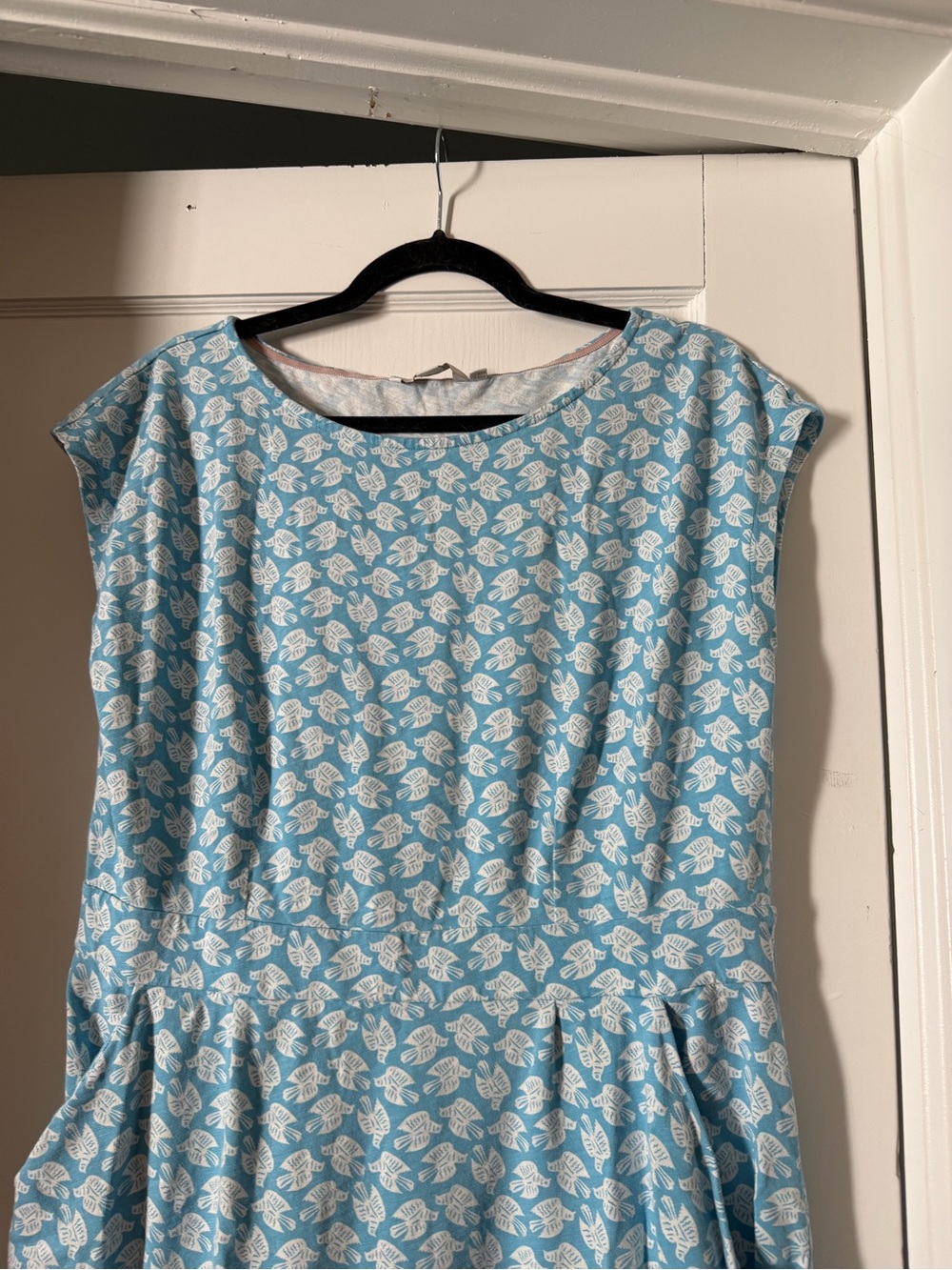 Boden Blue and White Bird Dress stretchy knit dress, casual and fun - Picture 2 of 9
